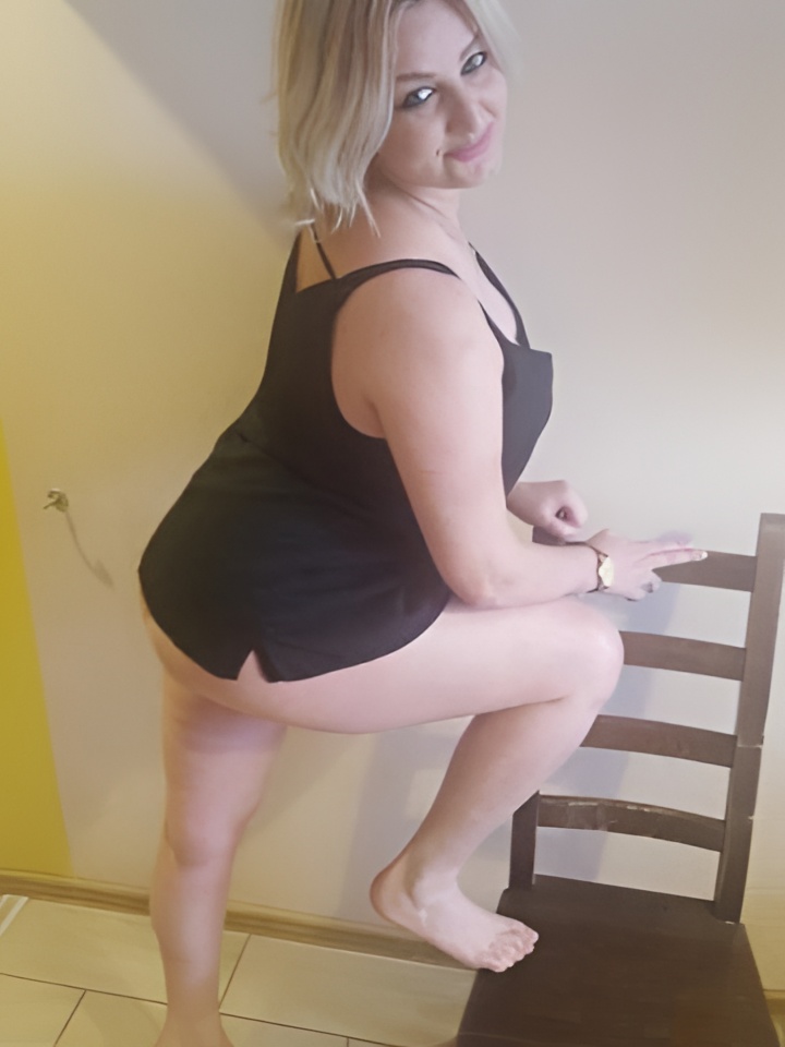 Илона привлекальеная девушка из Сенгилей цена от 2500 руб