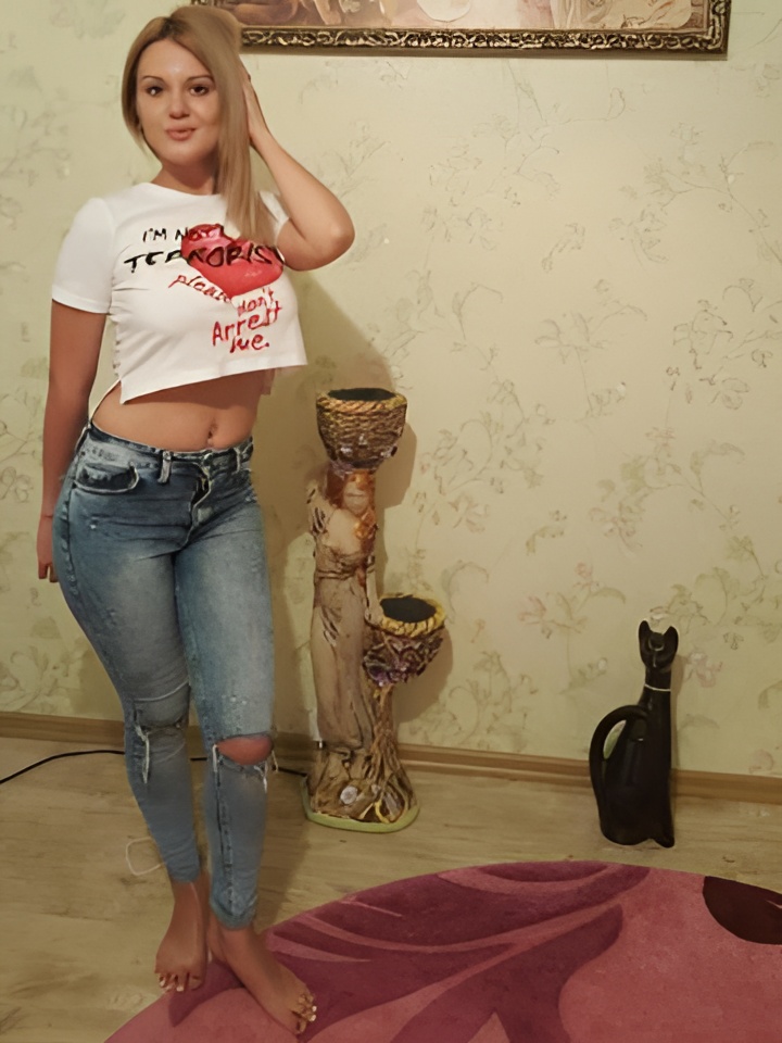 Юлия привлекальеная девушка из Сенгилей цена от 2500 руб