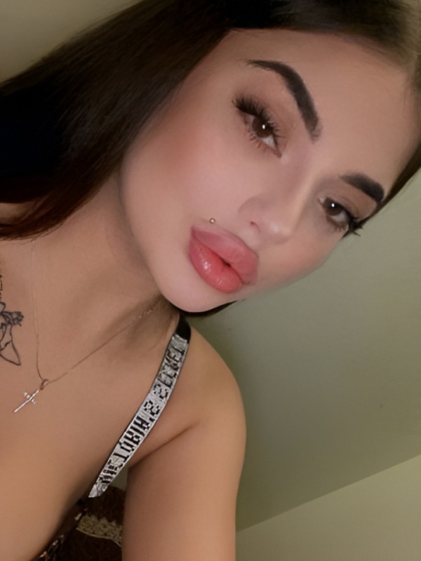 Рената привлекательная девушка из Сенгилей цена от 2000 руб