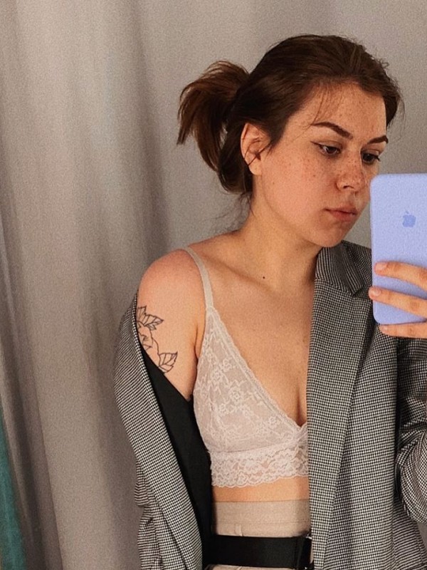 Айза привлекательная девушка из Сенгилей цена от 3500 руб